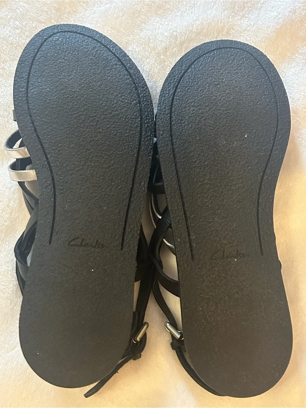 Clarks Women’s Black & Silver Strappy Flat Sandals Ankle Strap Size 10